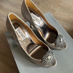 Badgley Mischka Silver Embellished Peep Toe Heels